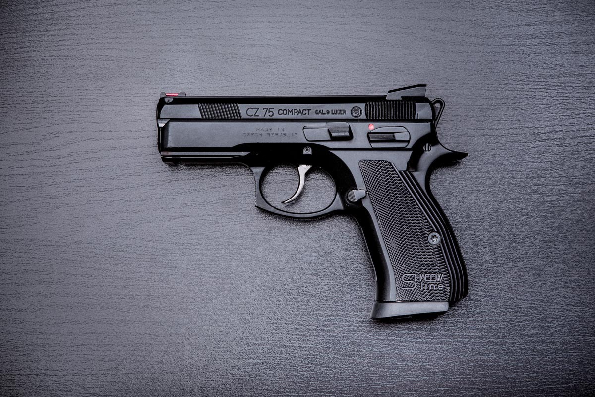 Фотография CZ 75 Compact на столе из арсенала стрелкового комплекса Объект